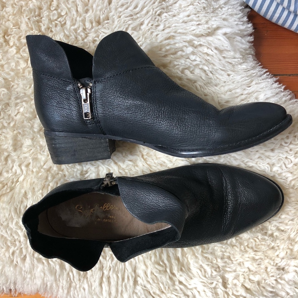 Seychelles Snare Booties